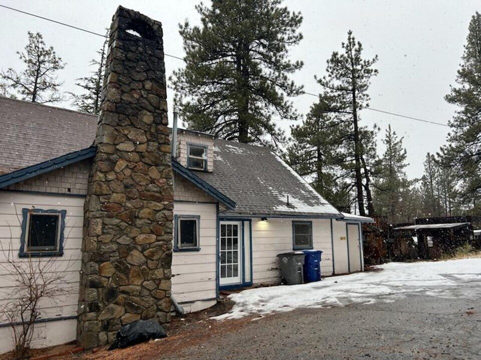 40074 Big Bear Blvd in Big Bear Lake, CA - Building Photo