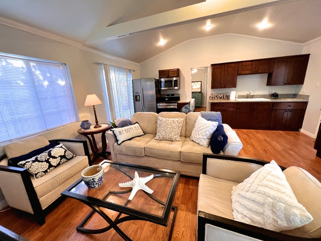 property at 2 N Arboleda Rd
