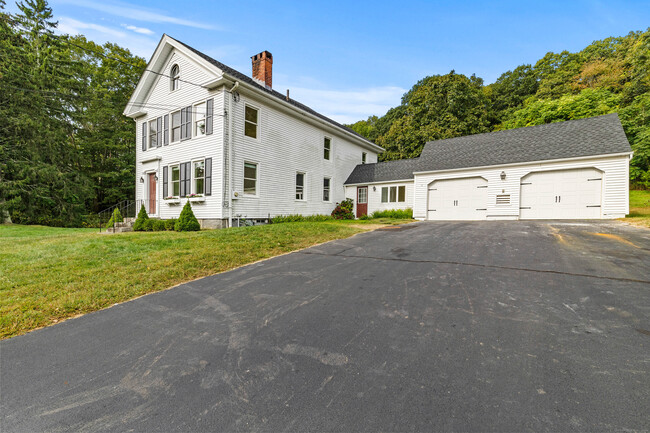 99 Horse Pond Rd in Madison, CT - Building Photo - Building Photo