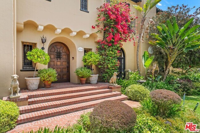 434 S Muirfield Rd in Los Angeles, CA - Building Photo - Building Photo