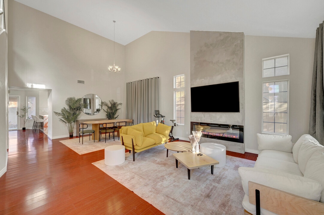 2136 Birch Gray Dr, Unit Room 2 in Las Vegas, NV - Foto de edificio