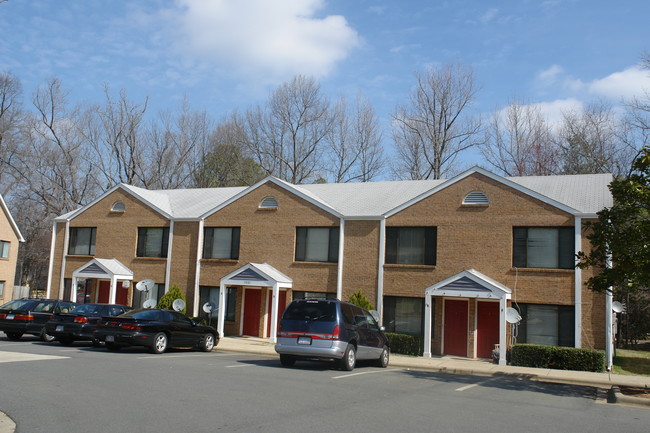 Rama Place Apartments in Charlotte, NC - Foto de edificio - Building Photo