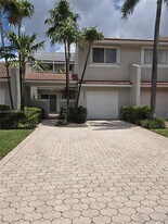 9835 NW 43rd Terrace in Doral, FL - Building Photo