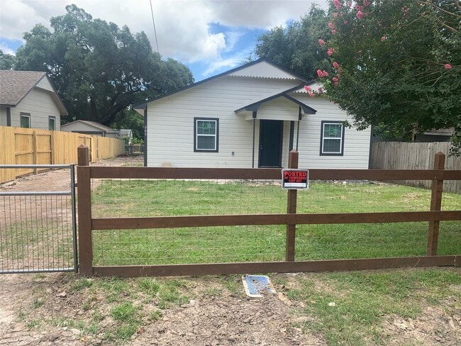 property at 905 San Jacinto St