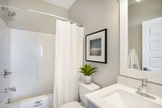 255 W Western Ave in Muskegon, MI - Building Photo - Building Photo