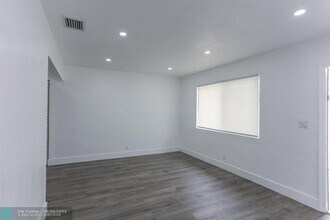 2620 NW 18th Terrace-Unit -3 in Oakland Park, FL - Building Photo - Building Photo