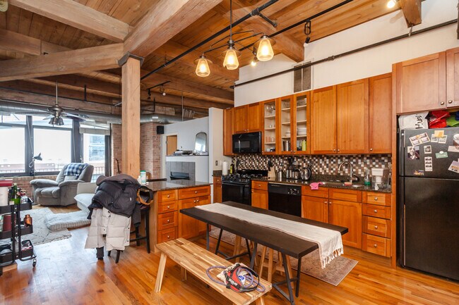 property at 625 W Jackson Blvd