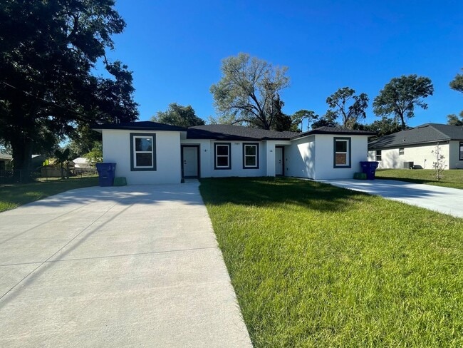 1581 S Montgomery St in DeLand, FL - Building Photo - Building Photo