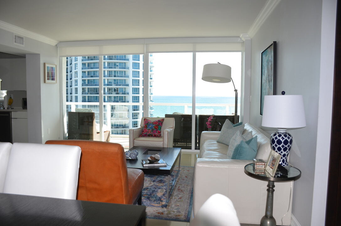 5900 Collins Ave in Miami Beach, FL - Building Photo