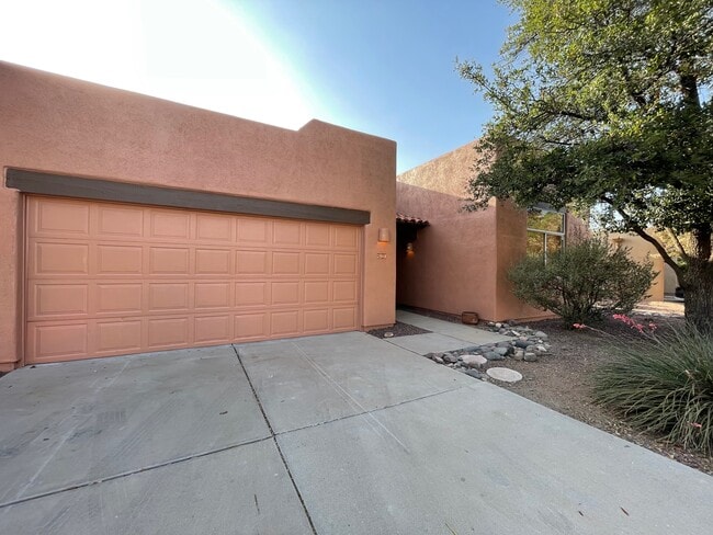 property at 2911 E Ave Portico