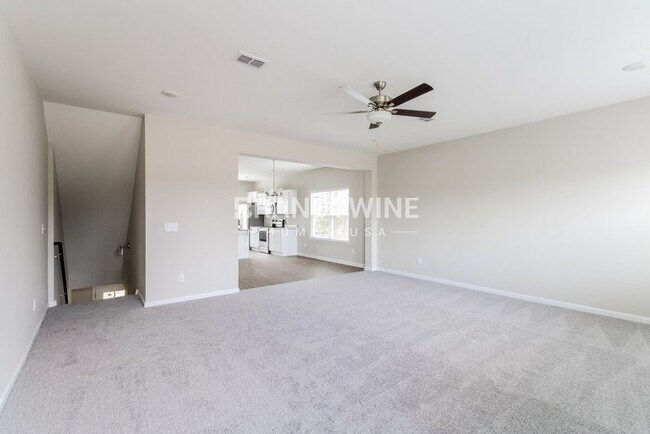 427 Moshe Mualem Pl in La Vergne, TN - Foto de edificio - Building Photo