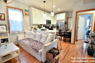 179 Putnam St, Unit 3 in Boston, MA - Building Photo - Building Photo