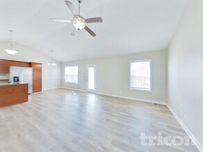 1339 Loren Circle, Unit 0204 in Clarksville, TN - Foto de edificio - Building Photo