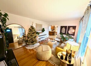 2000 Upland Dr in Nashville, TN - Foto de edificio - Building Photo