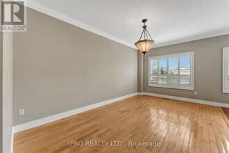 5448 Churchill Meadows Blvd in Mississauga, ON - Building Photo - Building Photo