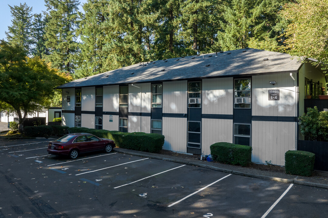 ReNew Oakridge in Lake Oswego, OR - Building Photo