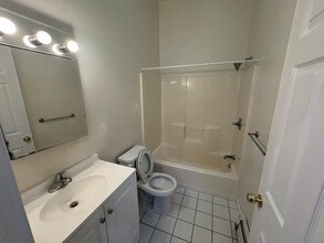 1880 Old Town Rd in Trumbull, CT - Building Photo - Building Photo