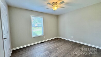 108 10th St in Cramerton, NC - Building Photo - Building Photo