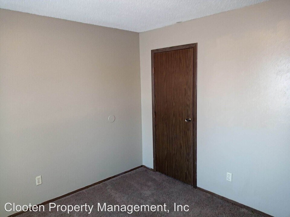 1011 S 3rd St in Bismarck, ND - Building Photo