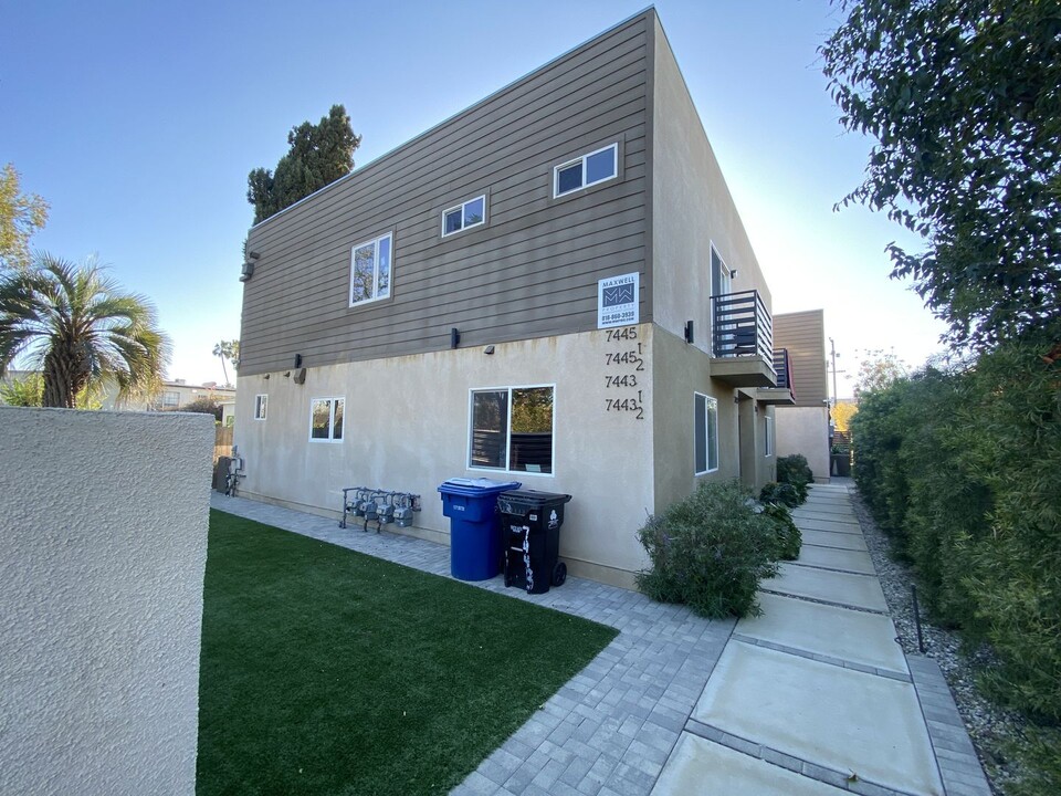 7443 Troost Ave in Los Angeles, CA - Foto de edificio
