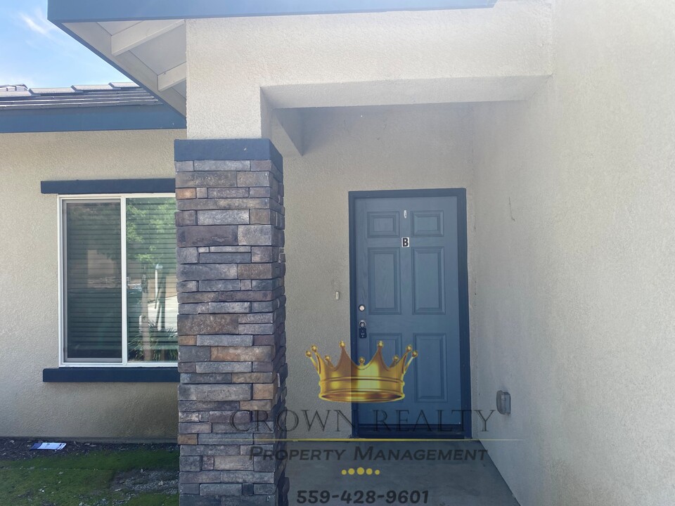 572 N 4th St in Porterville, CA - Building Photo