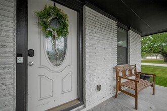 8057 Ridgeview Dr in Houston, TX - Building Photo - Building Photo