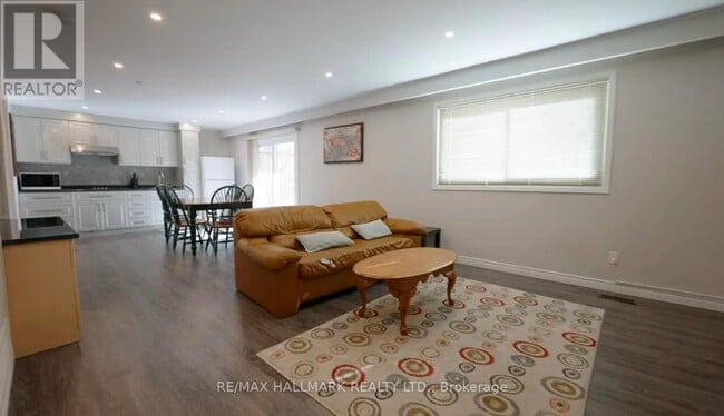 property at 225 Bayview Fairways Dr