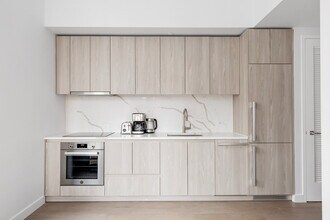 200 E 23rd St in New York, NY - Building Photo - Building Photo