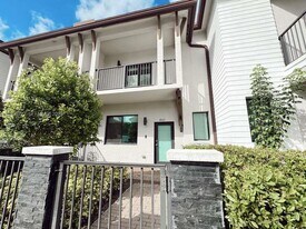 8311 NW 49th St in Doral, FL - Building Photo