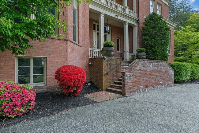 434 Bellevue Ave in Newport, RI - Building Photo - Building Photo