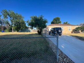 240 St Andrew St in Rapid City, SD - Foto de edificio - Building Photo