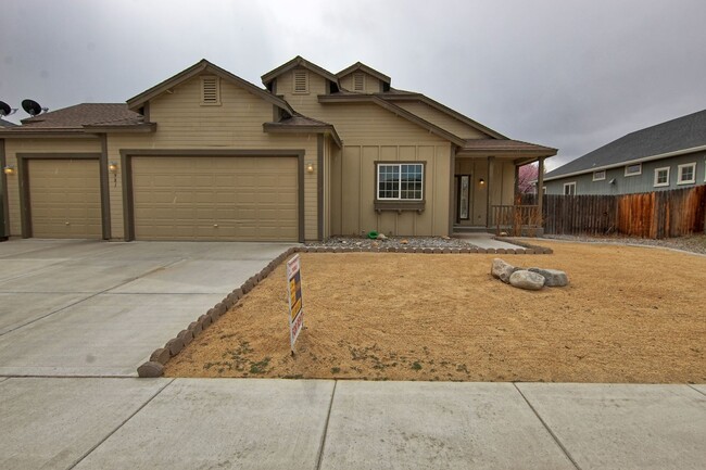 981 Iris Ln in Fernley, NV - Building Photo - Building Photo