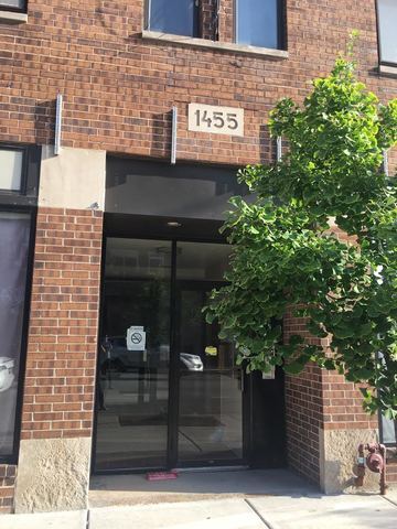 1455 W Fullerton Ave-Unit -204 in Chicago, IL - Foto de edificio