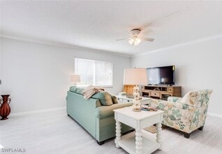 372 4th Ave S in Naples, FL - Building Photo - Building Photo