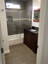 5320 S Holt Ave in Los Angeles, CA - Building Photo - Building Photo