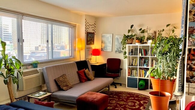 2101 Chestnut St, Unit 807 in Philadelphia, PA - Building Photo - Building Photo