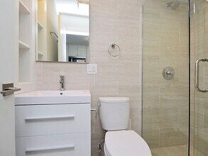5960 N Winthrop Ave-Unit -54-2E in Chicago, IL - Building Photo - Building Photo