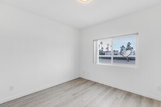 4034 Redwood Ave in Los Angeles, CA - Building Photo - Building Photo