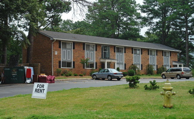 Robin Court in Tucker, GA - Building Photo - Building Photo