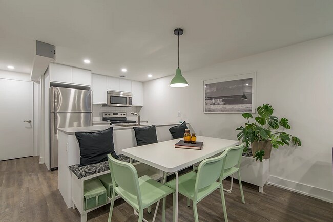 150 Meadowlands Dr W in Ottawa, ON - Building Photo - Building Photo