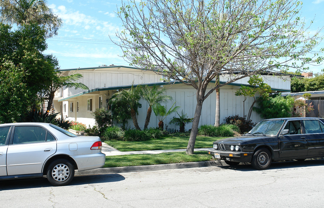 333 Cabrillo St in Costa Mesa, CA - Foto de edificio