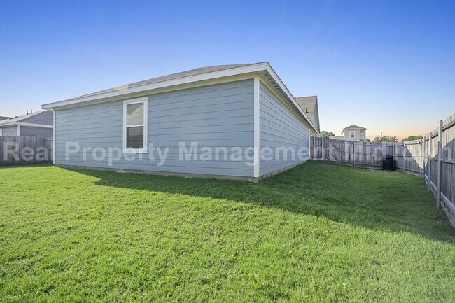 property at 1516 Mahogany Ln