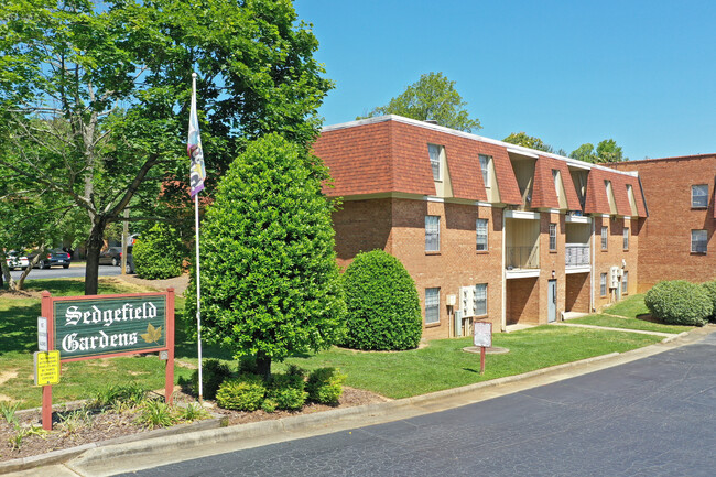 Sedgefield Gardens in Greensboro, NC - Foto de edificio - Building Photo