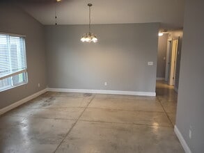 435 Meadowlark Dr in El Dorado, KS - Building Photo - Building Photo