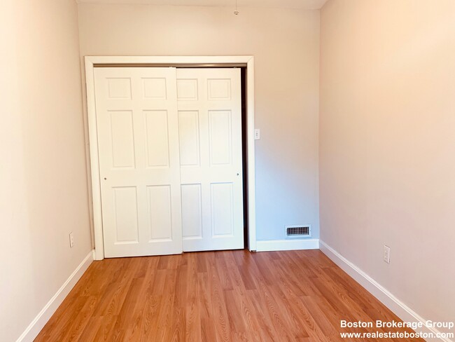 118 Buttonwood St, Unit #3 in Boston, MA - Building Photo - Building Photo