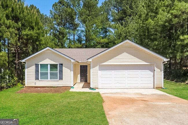 64 Mineral Springs Ln in Newnan, GA - Building Photo - Building Photo