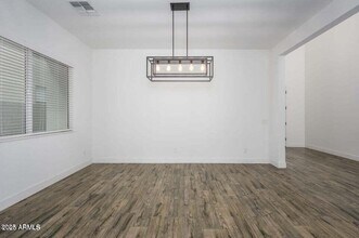 1221 E Paseo Way in Phoenix, AZ - Building Photo - Building Photo