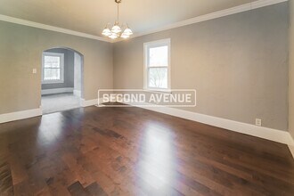 8012 Elkhart St in Wendel, PA - Foto de edificio - Building Photo