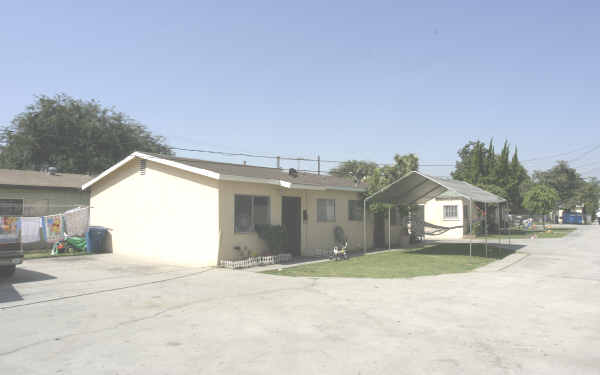 6700 Walker Ave in Bell, CA - Building Photo