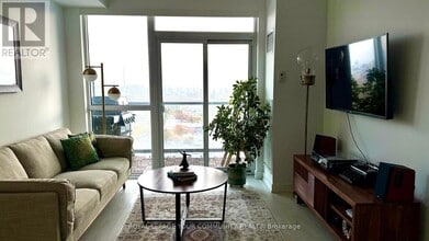 501 St Clair Ave W in Toronto, ON - Building Photo - Building Photo